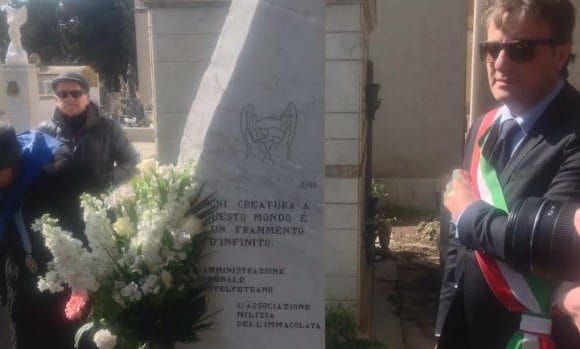 scoperta la stele in memoria dei bambini mai nati